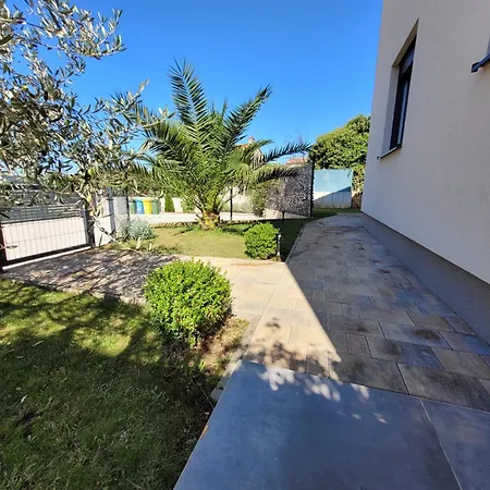 Anika Villa *
